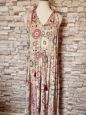 Paani Sleeveless Tie-Shoulder Floral Print Maxi Dress in Cream Gray